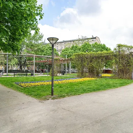 Charming And Modern With Mezzanine In Center By Renters Apartman *